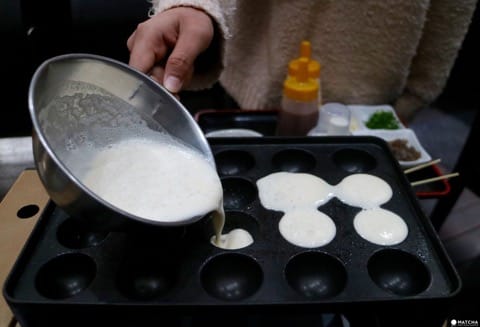 本場大阪でたこ焼き作りに挑戦!ムスリムのお客様にも大人気の和食レストラン「祭」