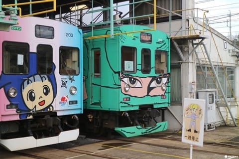 忍者列車で行こう!三重県伊賀鉄道のユニークなラッピング電車の旅
