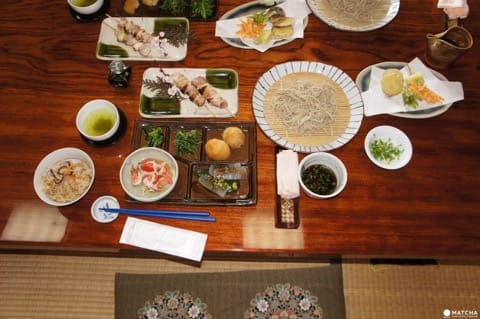 Ride a steam locomotive along the beautiful Oigawa Valley in Shizuoka and stay at Japanese farmhouses surrounded by tea fields and the foothills of Fujisan.