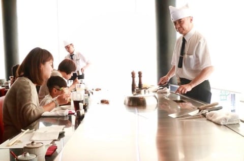 鉄板焼きの元祖「みその」で憧れの神戸ビーフを食べよう!