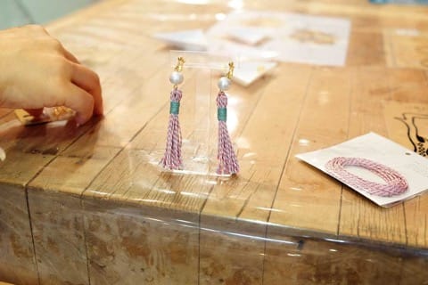 東京の「カワイイ」を体験したい! タイ人モデルが原宿でアクセサリー作りに挑戦
