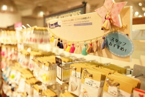 東京の「カワイイ」を体験したい! タイ人モデルが原宿でアクセサリー作りに挑戦