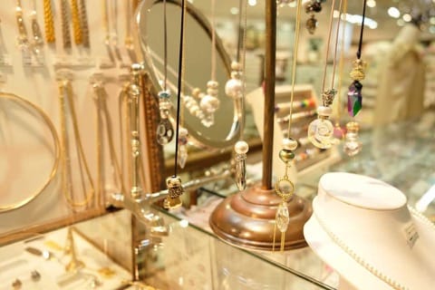 東京の「カワイイ」を体験したい! タイ人モデルが原宿でアクセサリー作りに挑戦