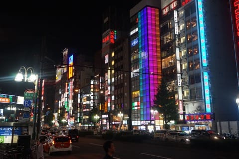 オニツカタイガーの東京・新宿店がオープン!先行販売商品と割引、アクセスを紹介!