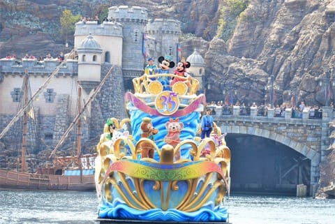 水上グリーティング「ハピエストセレブレーション・オン・ザ・シー」