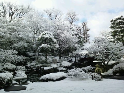 米専門誌でランクインした通好みの日本庭園!京都御所のお隣・京都平安ホテルの庭を訪ねて