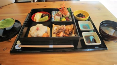 美味しい料理とおもてなしで心温まる空间を 割烹“时たらず”