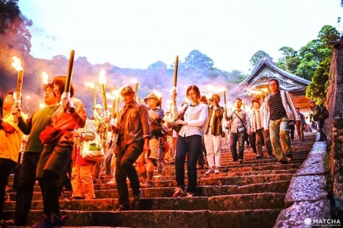 鳥取の霊峰・大山で日本の神事を体験!神秘的な「たいまつ行列」参加レポート