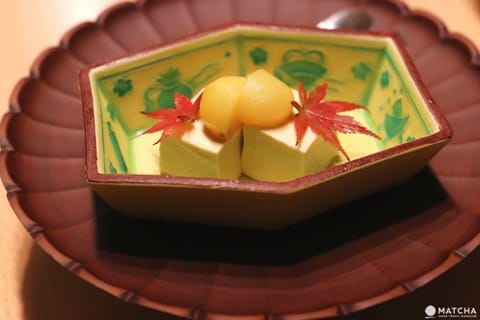 Trải nghiệm suối nước nóng và nghệ thuật ở Hakone.