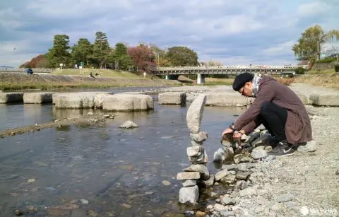 ロックバランシングアートに出会える京都人憩いの場「鴨川デルタ