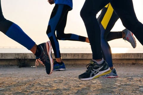 ASICS ตำนานรองเท้ากีฬาแบรนด์ญี่ปุ่นระดับโลก พร้อมคูปองส่วนลดพิเศษ!