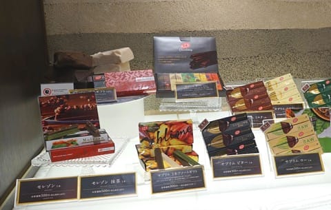 The KitKat Chocolatory Ginza - Handmade Chocolate And Sweets