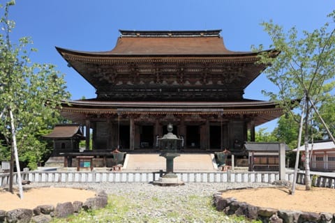 奈良の吉野山にたたずむ世界遺産「金峯山寺」で日本の信仰に触れよう