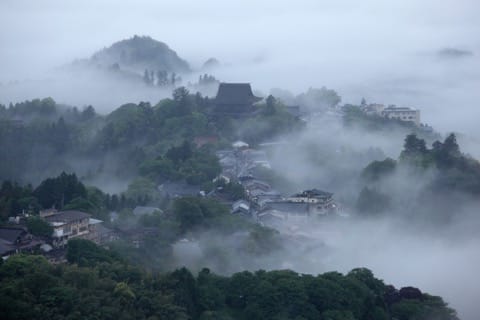 奈良の吉野山にたたずむ世界遺産「金峯山寺」で日本の信仰に触れよう