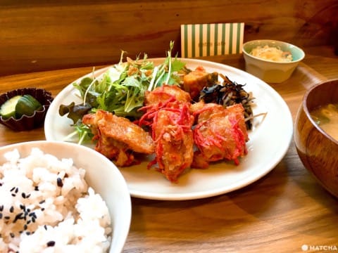 【山口】和洋並蓄,佇落於歷史小鎮上的雜貨風咖啡店「Patra Cafe」(雑貨カフェ)