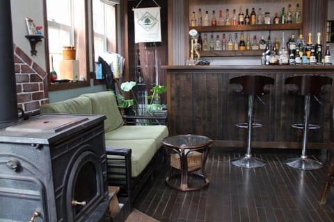 【鎌倉住宿】IZA鎌倉Guest House&Bar-壁爐酒吧