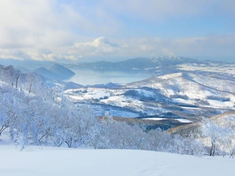 skiing in hokkaido