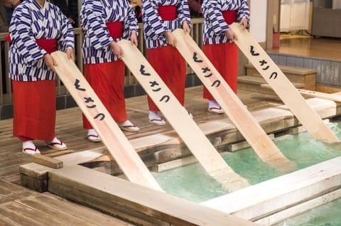 草津名物「湯畑」まで徒歩2分以内! 草津温泉観光にオススメの宿4選
