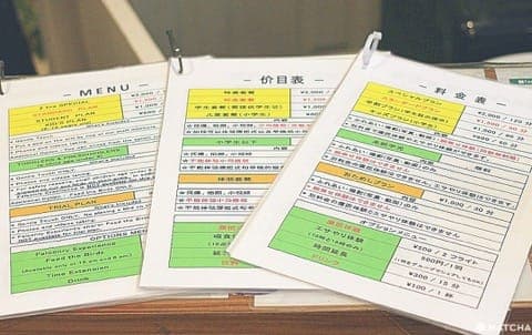 原宿で猛禽類と触れあえる「フクロウのお庭」