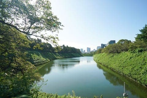 มาตัวเปล่าก็วิ่งรอบพระราชวังอิมพีเรียลได้ที่ ASICS RUN TOKYO MARUNOUCHI