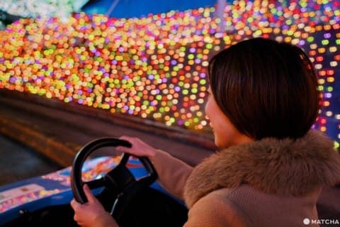 ジェットコースターで宝石の中を駆け巡る!?東京「よみうりランド」の体験型イルミネーション