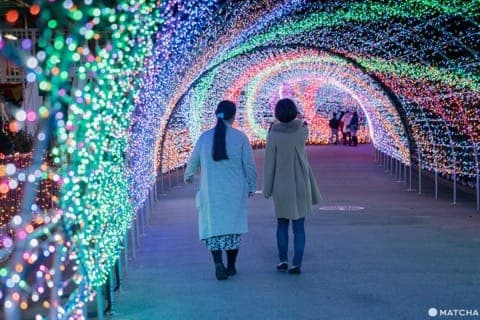 ジェットコースターで宝石の中を駆け巡る!?東京「よみうりランド」の体験型イルミネーション