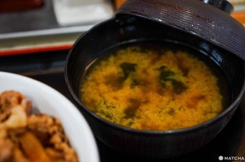 东京美食_松屋_味噌汤