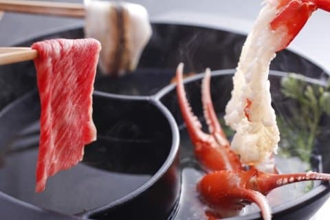 【カニ・ふぐ・あんこう】旬の幸で満腹に!絶品鍋が食べられる宿3選