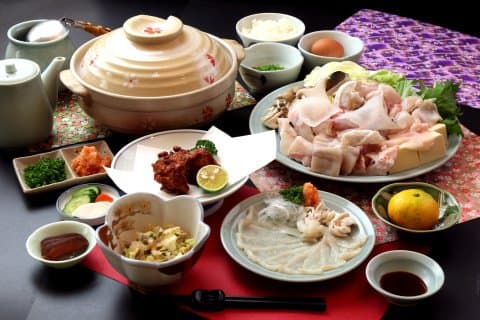 【カニ・ふぐ・あんこう】旬の幸で満腹に!絶品鍋が食べられる宿3選