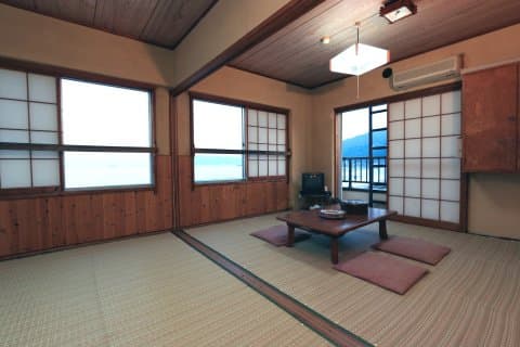 【カニ・ふぐ・あんこう】旬の幸で満腹に!絶品鍋が食べられる宿3選