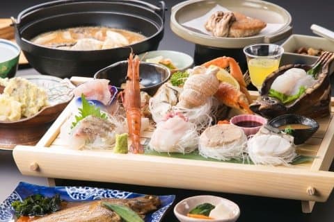 【カニ・ふぐ・あんこう】旬の幸で満腹に!絶品鍋が食べられる宿3選