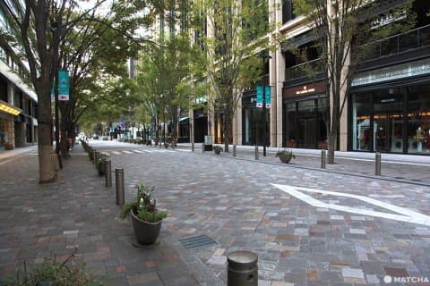 東京駅前。住民ゼロのオフィス街・丸の内の1日