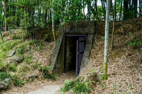Ruins of Uzurano Airfield and “sora Kasai” : Interacting