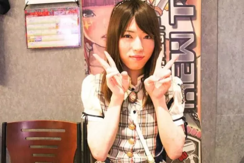 Cross-Dressing Maid Café: Akihabara NEWTYPE