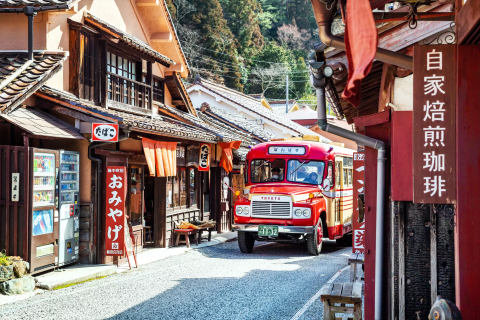 สัมผัสประสบการณ์การย้อมผ้าสีแดงที่มรดกของญี่ปุ่น “Fukiya Furusato Village [ย่าน]” |. เสน่ห์แห่งสีแดงของญี่ปุ่น - MATCHA สื่อการท่องเที่ยวญี่ปุ่น