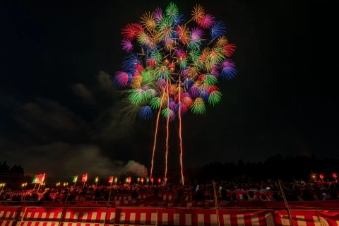 新潟】世界最大四尺玉の華麗な祭典「片貝煙火大會」！ - 日本の観光