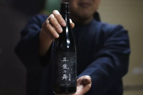 平田酒造場の内部へ：高山で最も充実した英語ツアー - HAKKO