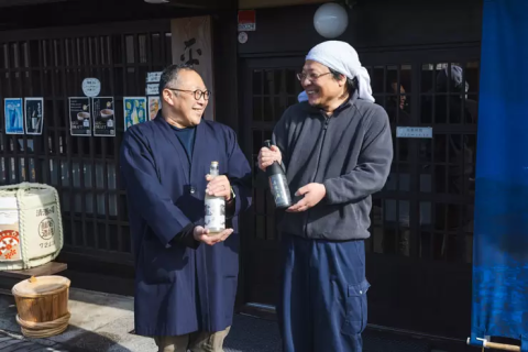 平田酒造場の内部へ：高山で最も充実した英語ツアー - HAKKO