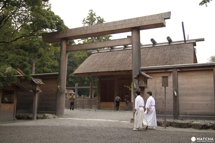 Temples, Shrines and Charms - A Summary of Japanese Religion