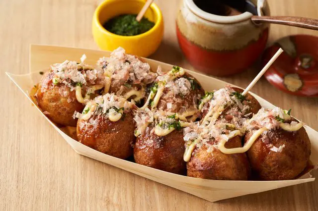 Hướng dẫn đầy đủ về du lịch Osaka. Giới thiệu các khu vực, 40 địa điểm thăm quan, các món ăn ngon, phương tiện di chuyển 