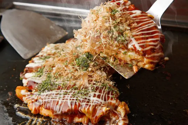 Hướng dẫn đầy đủ về du lịch Osaka. Giới thiệu các khu vực, 40 địa điểm thăm quan, các món ăn ngon, phương tiện di chuyển 