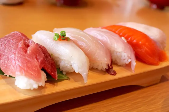 Panduan Lengkap Sushi! Jenis, Topping, Cara Pesan, Cara Makan, dan Restoran Sushi Pilihan