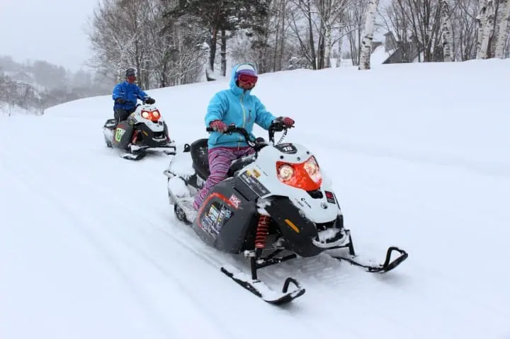 Menikmati Olahraga Musim Dingin di Jepang, Mulai dari Snowshoe, Ice Walk, Snow Mobile, dan lainnya!