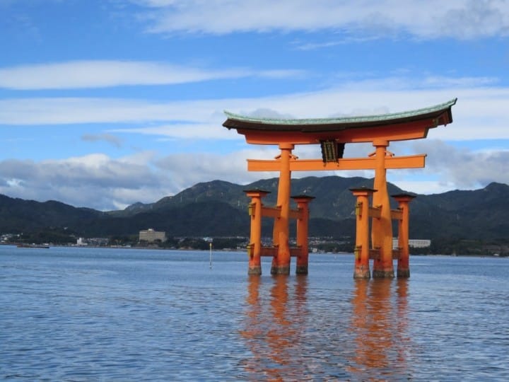 Dari Osaka ke Miyajima Naik Shinkansen, Kereta, dan Ferry