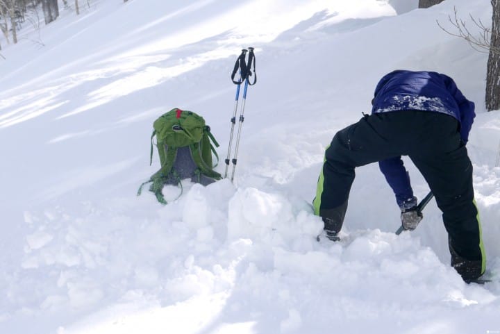 「北海道 層雲峽」 踩在山頂上的雪地登山體驗活動