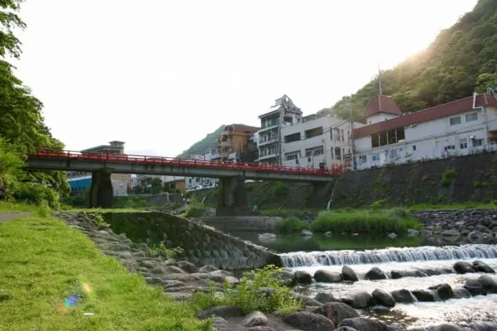 神奈川100%ガイド。横浜、鎌倉、葉山、箱根などそれぞれの見どころまとめ