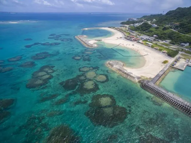 沖縄のビーチ完全ガイド。沖縄旅行で外せない絶景ビーチ23選