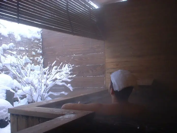 日本冬旅泡汤圣典：10大日本人气温泉排行榜（上）