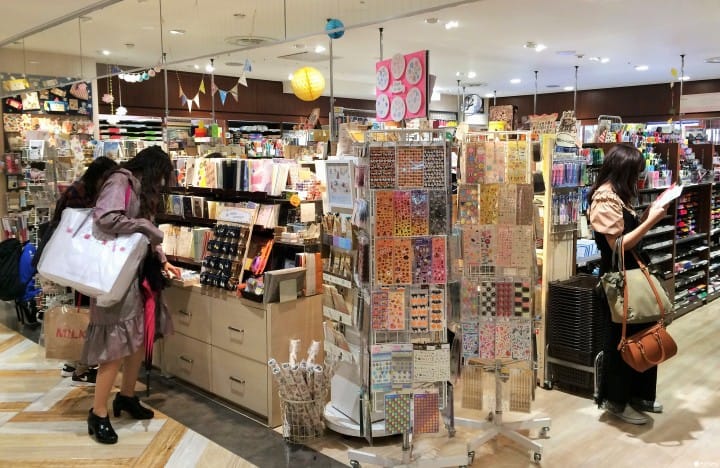 新宿車站上的質感畫材文具店-Tools