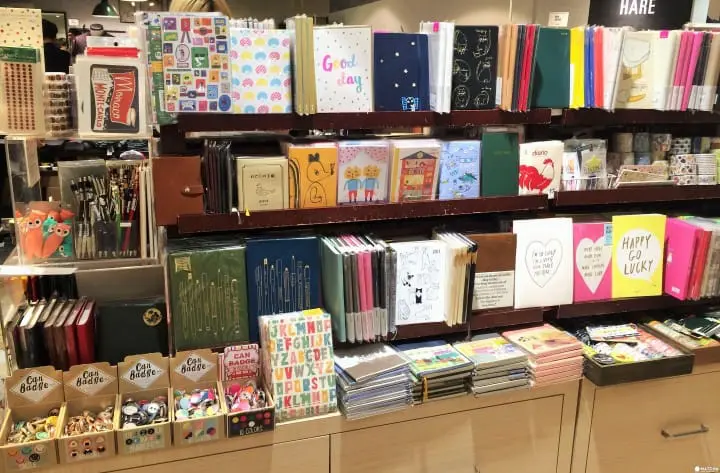 新宿车站上的便利画材文具店-Tools